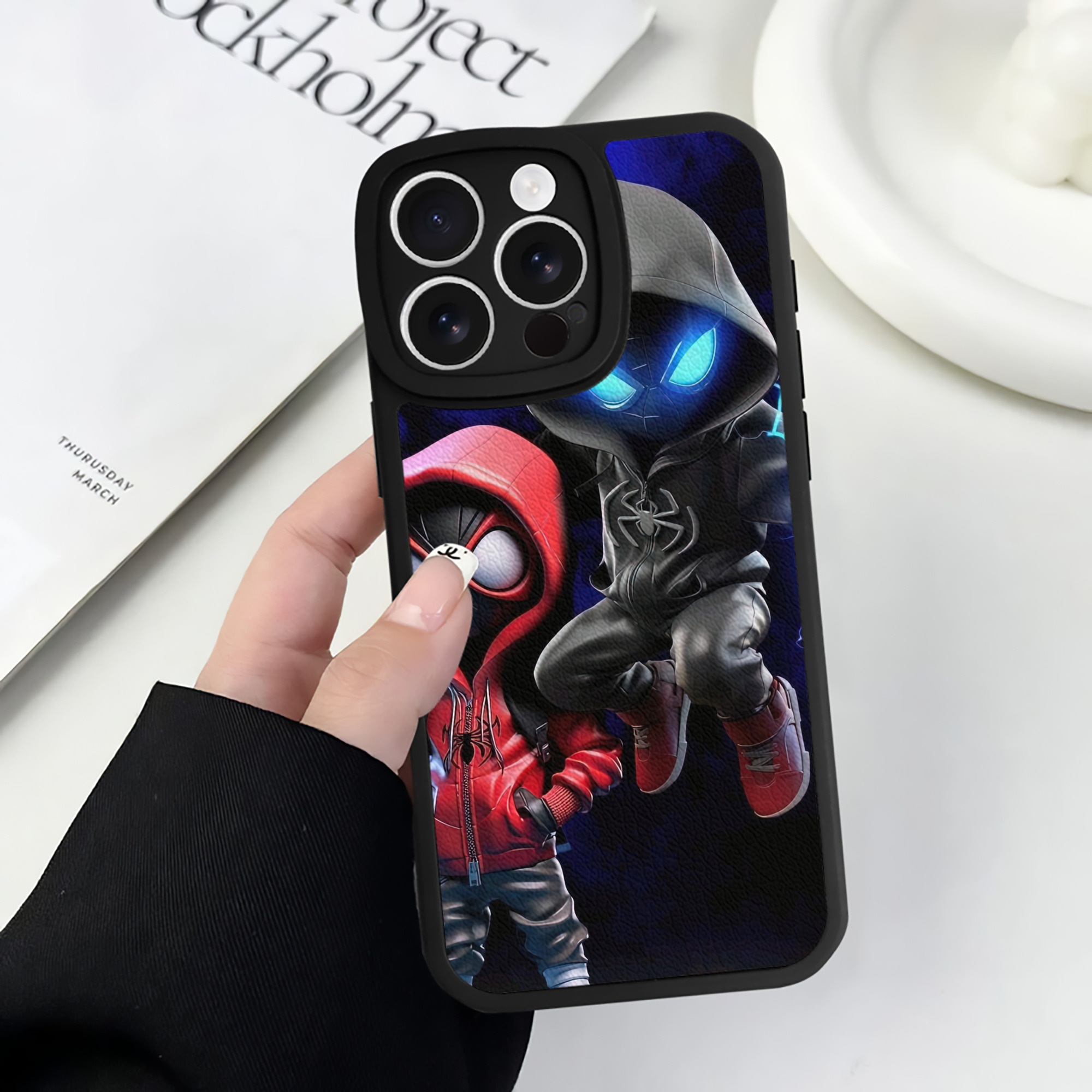 Spider Man スパイダーマン 【iPhone 16シリーズ対応】シリコンスマホケース（レザー調） 材質：シリコン
